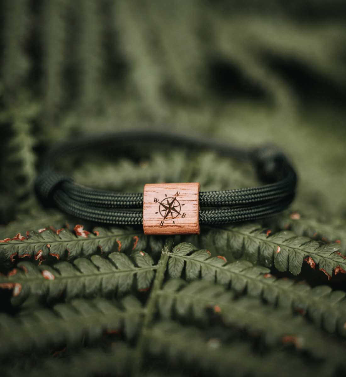 Windrose | Nussholz Paracord Armband | Größe: 16-20 cm | Rad&Rucksack