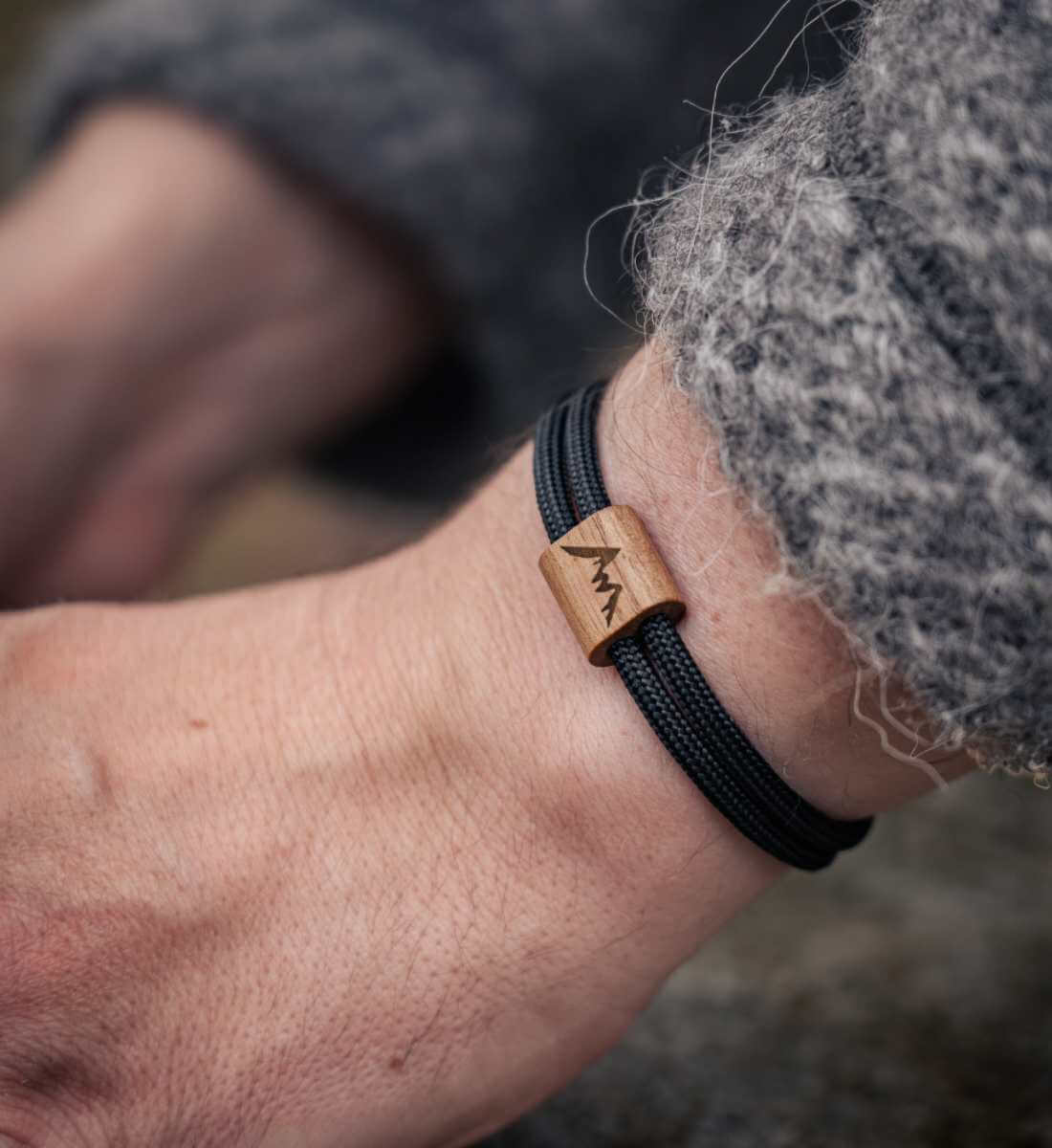 Berge | Nussholz Paracord Armband | Größe: 16-20 cm | Rad&Rucksack