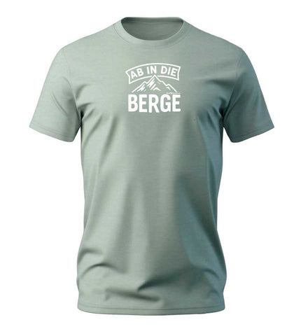 Outdoor T-Shirt Ab in die Berge Herren in Salbeigrün (Aloe) – Produktbild (100% Bio-Baumwolle) von Rad&Rucksack
