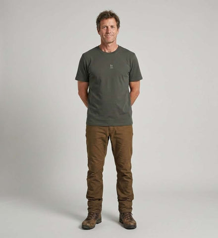 Bäume T-Shirt Bestickt Herren – Modelbild (100% Bio-Baumwolle) von Rad&Rucksack