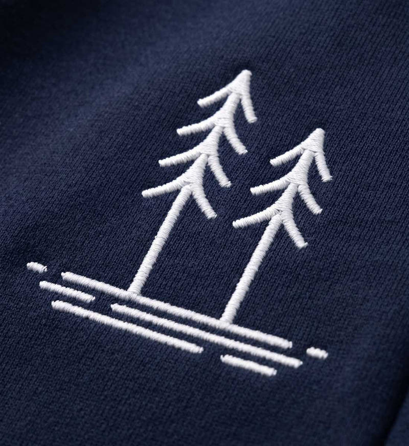 Bäume Stick  |  Unisex Organic Shorts von Rad&Rucksack - am Model präsentiert