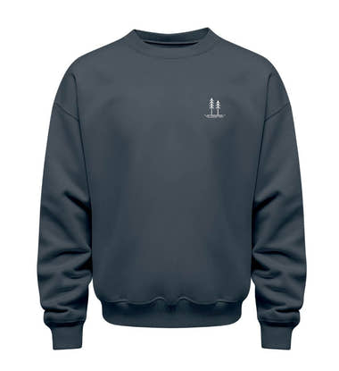 Bäume Pullover Blaugrau (India Ink Grey) – Produktbild (350 g/m² Bio-Baumwolle) von Rad&Rucksack
