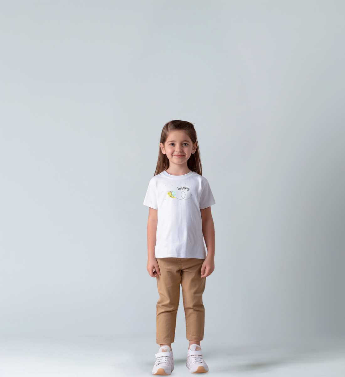 Bee Happy Kids | Kinder Premium Organic T-Shirt von Rad&Rucksack - am Model präsentiert