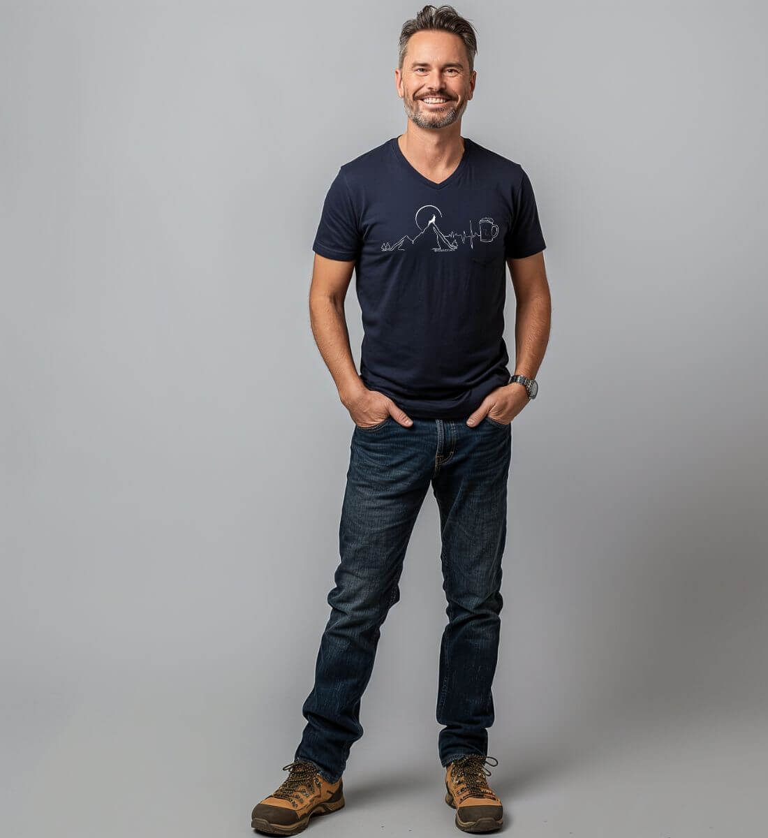 Berg Bock Bier | Herren V-Neck Premium Organic T-Shirt von Rad&Rucksack - weitere Modelansicht 2