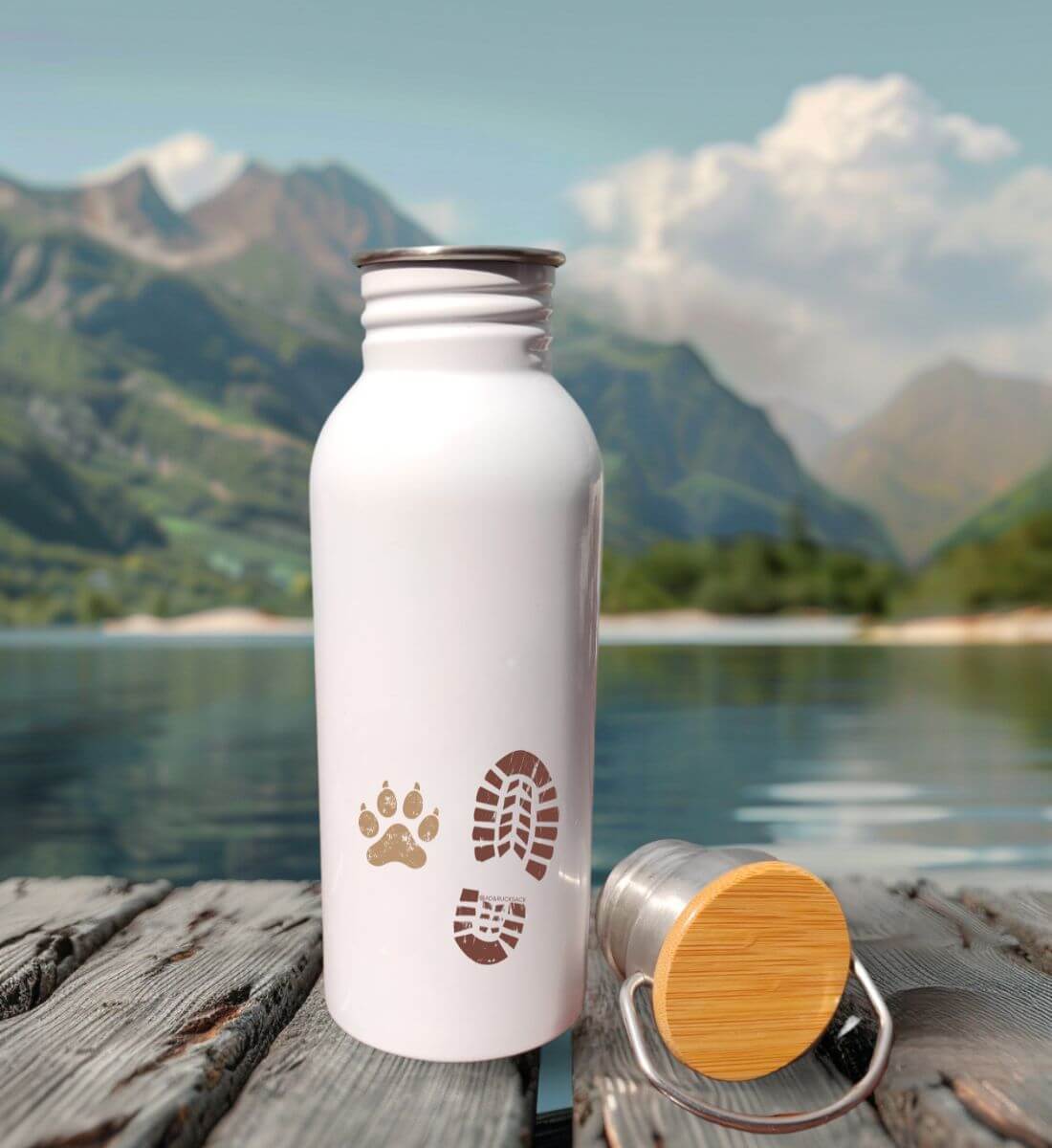 Berg Buddies | Edelstahl Trinkflasche von Rad&Rucksack - am Model präsentiert