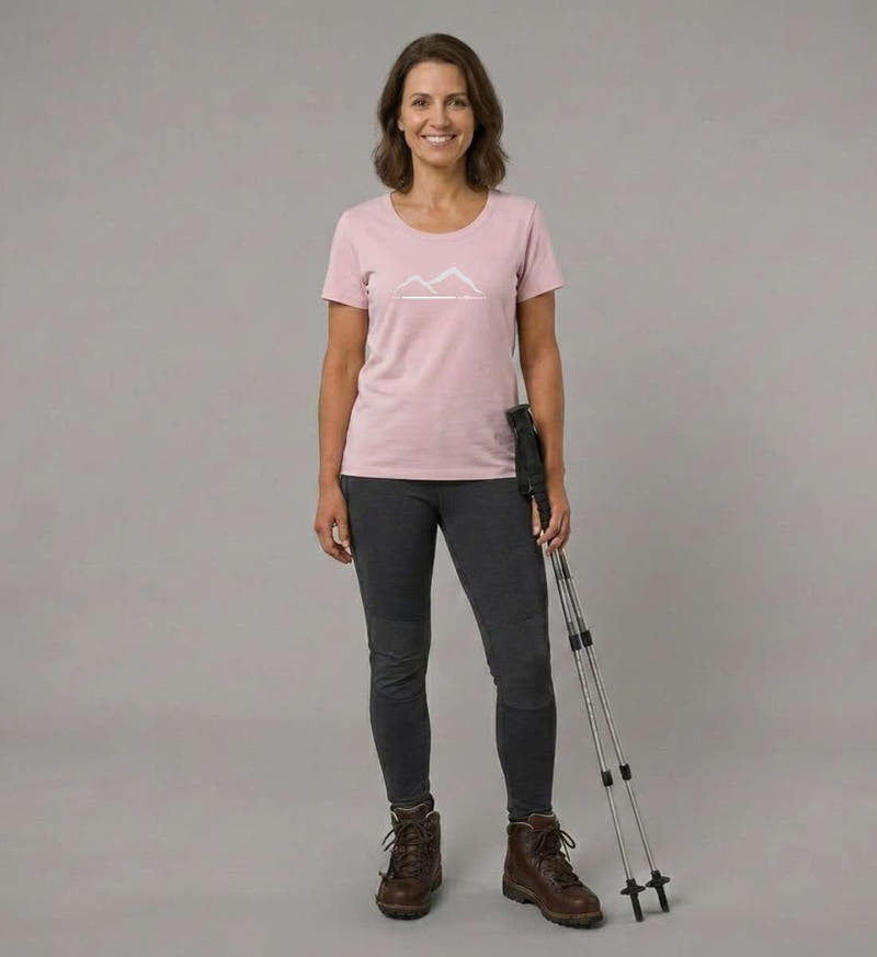 Berg | Damen Premium Organic T-Shirt (Fitted) von Rad&Rucksack - am Model präsentiert