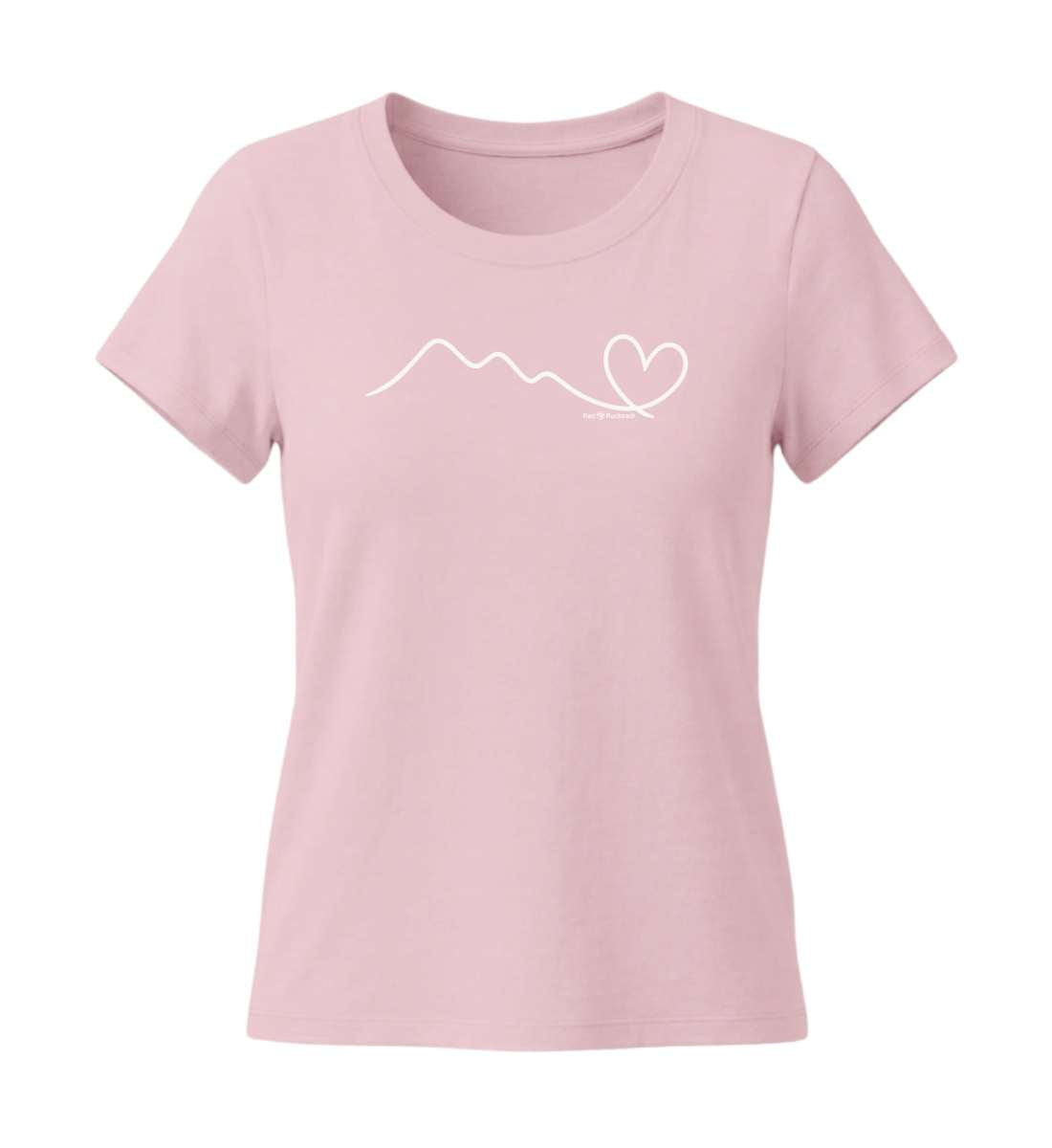 Geschenk Wanderin Berg Herz Tailliert in Zartrosa (Cotton Pink) – Produktbild (155 g/m² Bio-Baumwolle, tailliert) von Rad&Rucksack