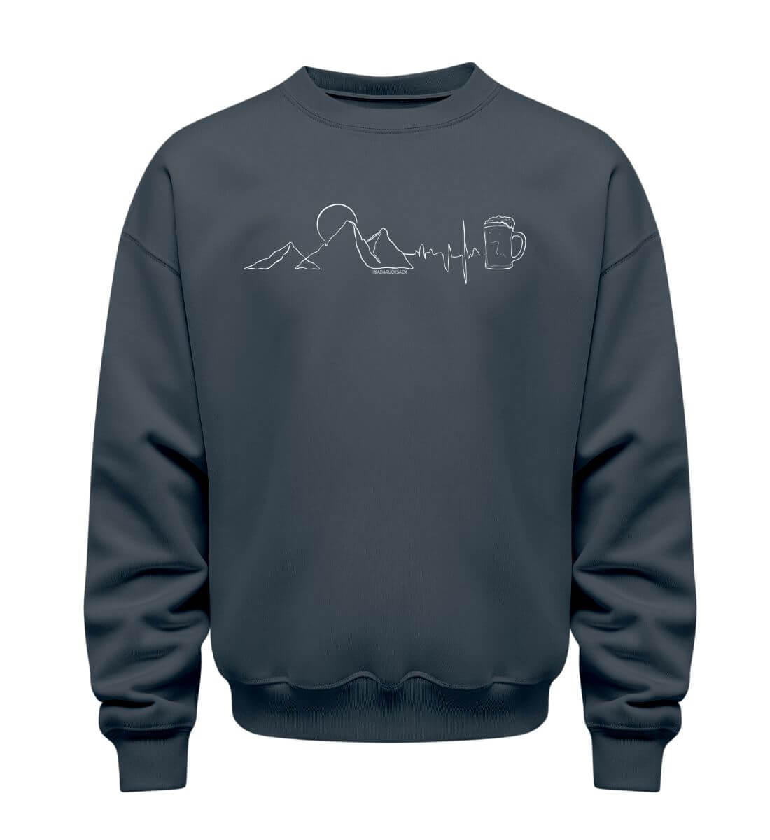 Berg Herzschlag Bier | Unisex Organic Pullover in India Ink Grey von Rad&Rucksack