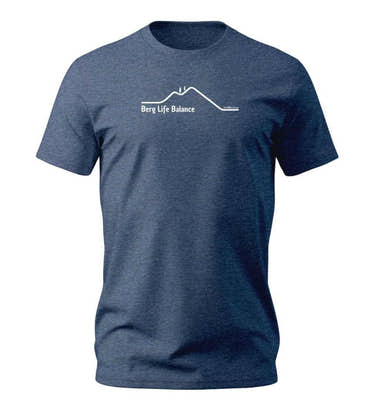Berg Life Balance T-Shirt Herren in Dunkelblau-Melange (Dark Heather Blue) – Produktbild (100% Bio-Baumwolle) von Rad&Rucksack