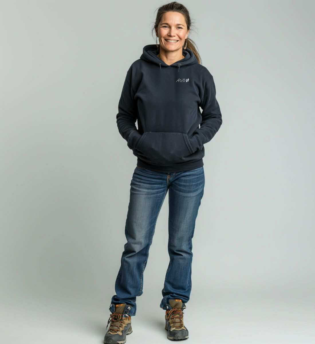 Berg Sonne Wandern | Unisex Organic Hoodie (Stick) von Rad&Rucksack - weitere Modelansicht 2