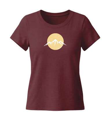 Berg Vogel T-Shirt Damen Tailliert in Weinrot (Burgundy) – Produktbild (155 g/m² Bio-Baumwolle, tailliert) von Rad&Rucksack