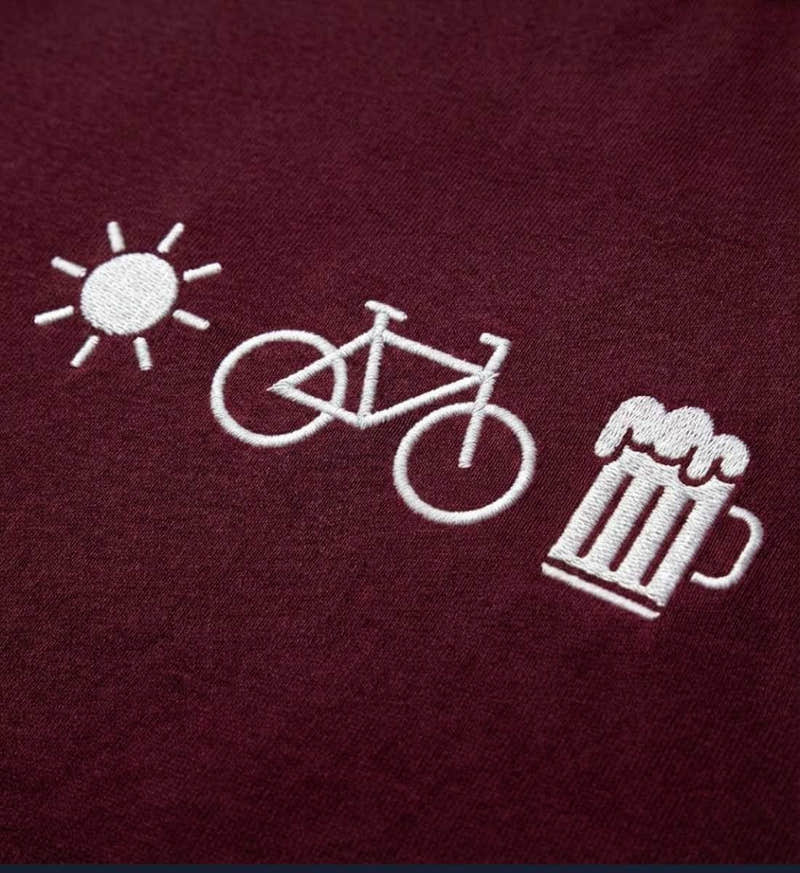 Bier Bike Sonne T-Shirt Herren – Modelbild (100% Bio-Baumwolle mit Stick) von Rad&Rucksack