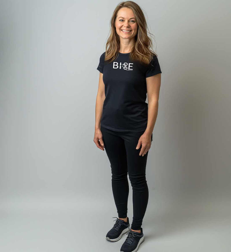 Bike Fahrrad | Damen Premium Organic T-Shirt von Rad&Rucksack - am Model präsentiert