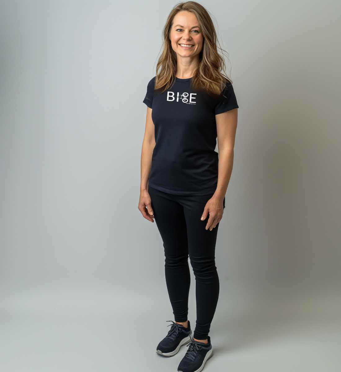 Bike Fahrrad Bio T-Shirt Damen – Modelbild (100% Bio-Baumwolle) von Rad&Rucksack