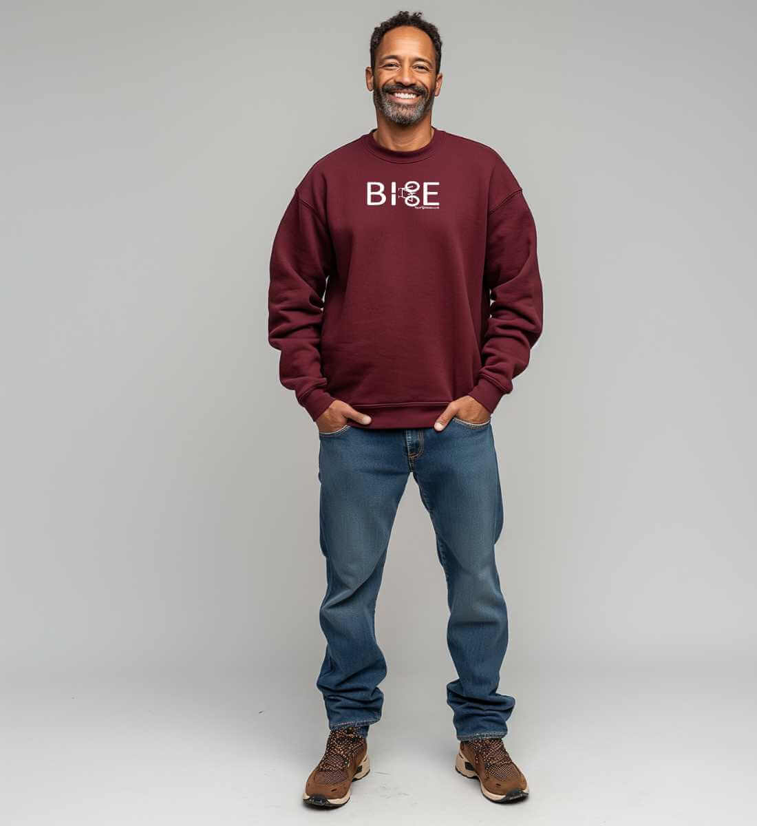 Bike Fahrrad | Unisex Organic Pullover von Rad&Rucksack - am Model präsentiert