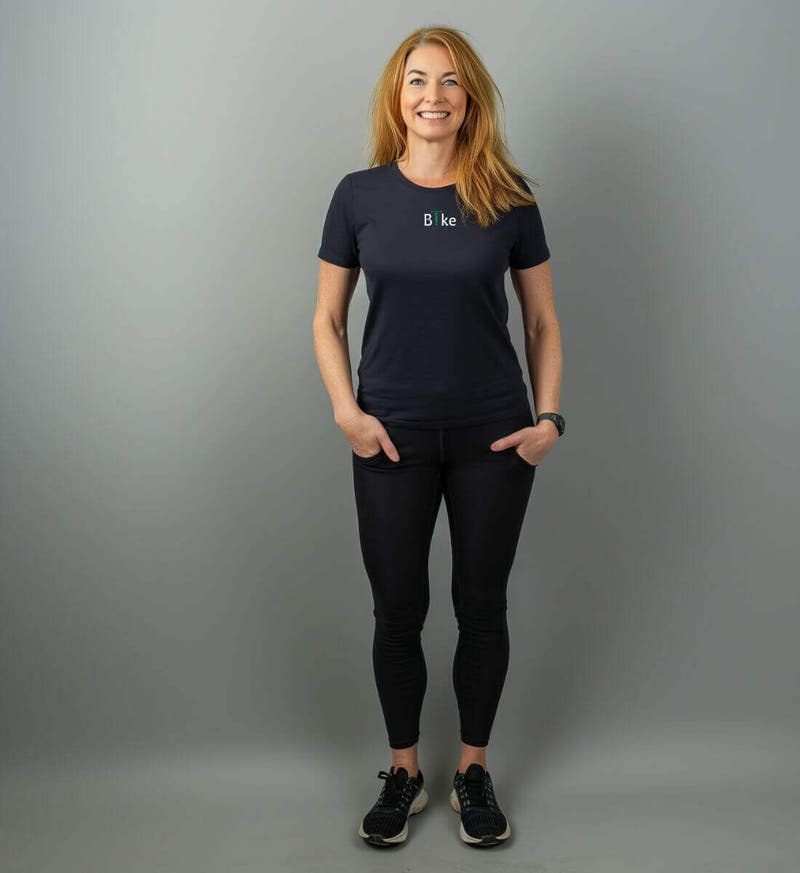 Bike Stick | Damen Premium Organic T-Shirt (Stick) von Rad&Rucksack - am Model präsentiert
