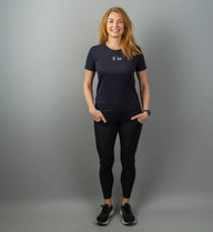 Bike Stick T-Shirt Bestickt Damen – Modelbild (100% Bio-Baumwolle) von Rad&Rucksack