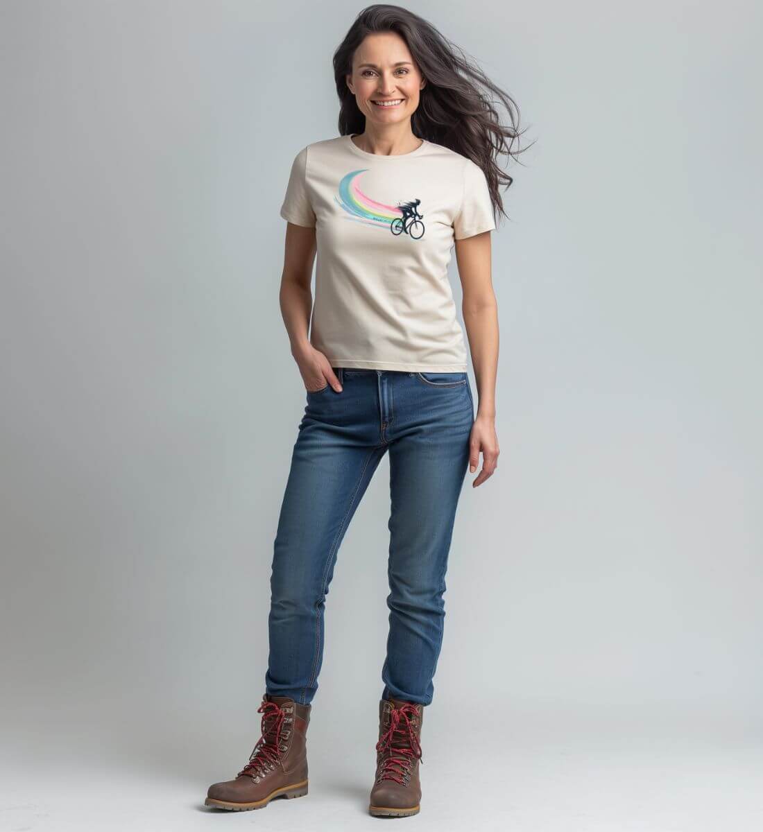 Geschenk Bikes T-Shirt – Modelbild (100% Bio-Baumwolle) von Rad&Rucksack