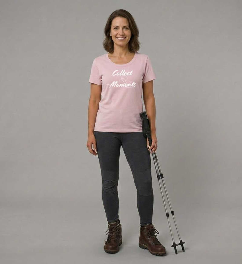 Collect Moment | Damen Premium Organic T-Shirt (Fitted) von Rad&Rucksack - am Model präsentiert