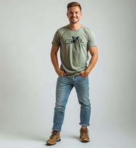 Geschenk Cool Bikes T-Shirt – Modelbild (100% Bio-Baumwolle) von Rad&Rucksack