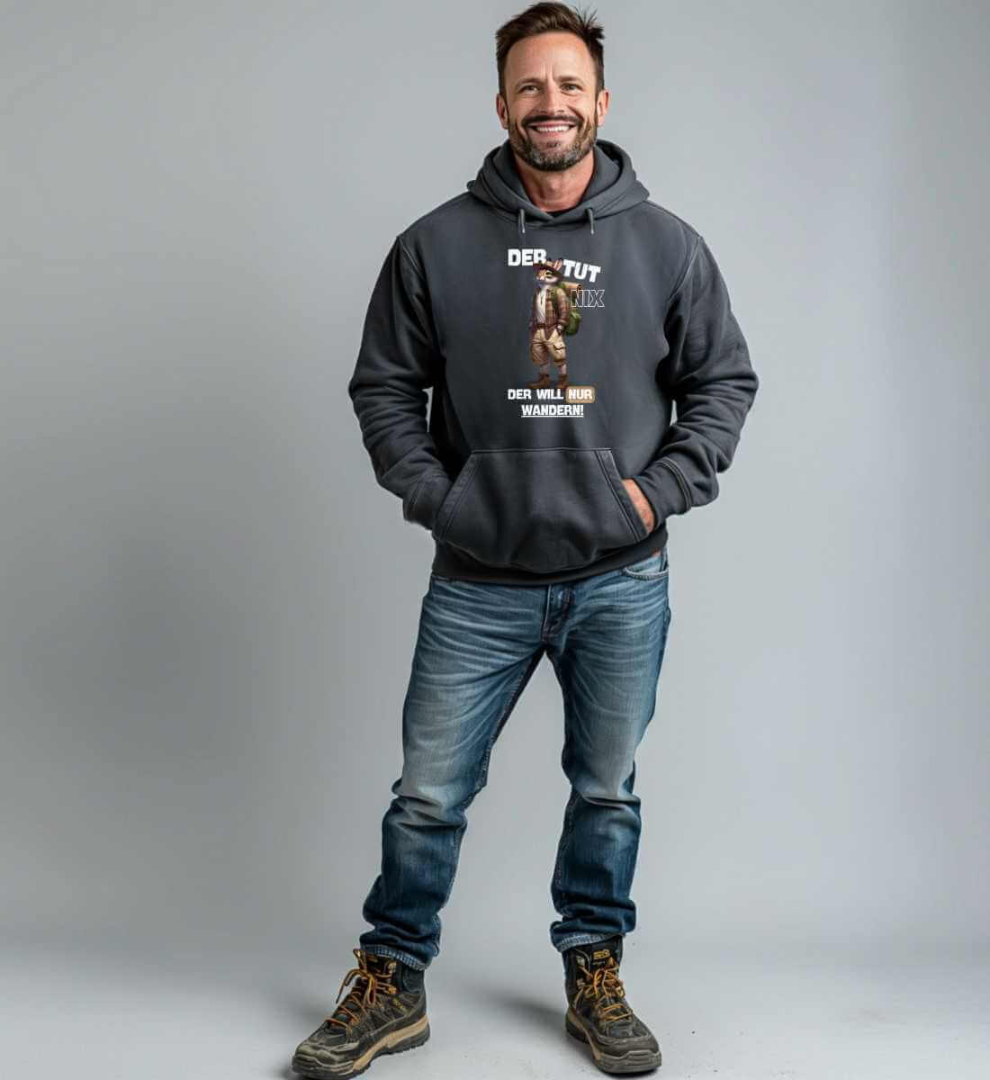 Der tut nix - Hase | Unisex Organic Hoodie von Rad&Rucksack - am Model präsentiert