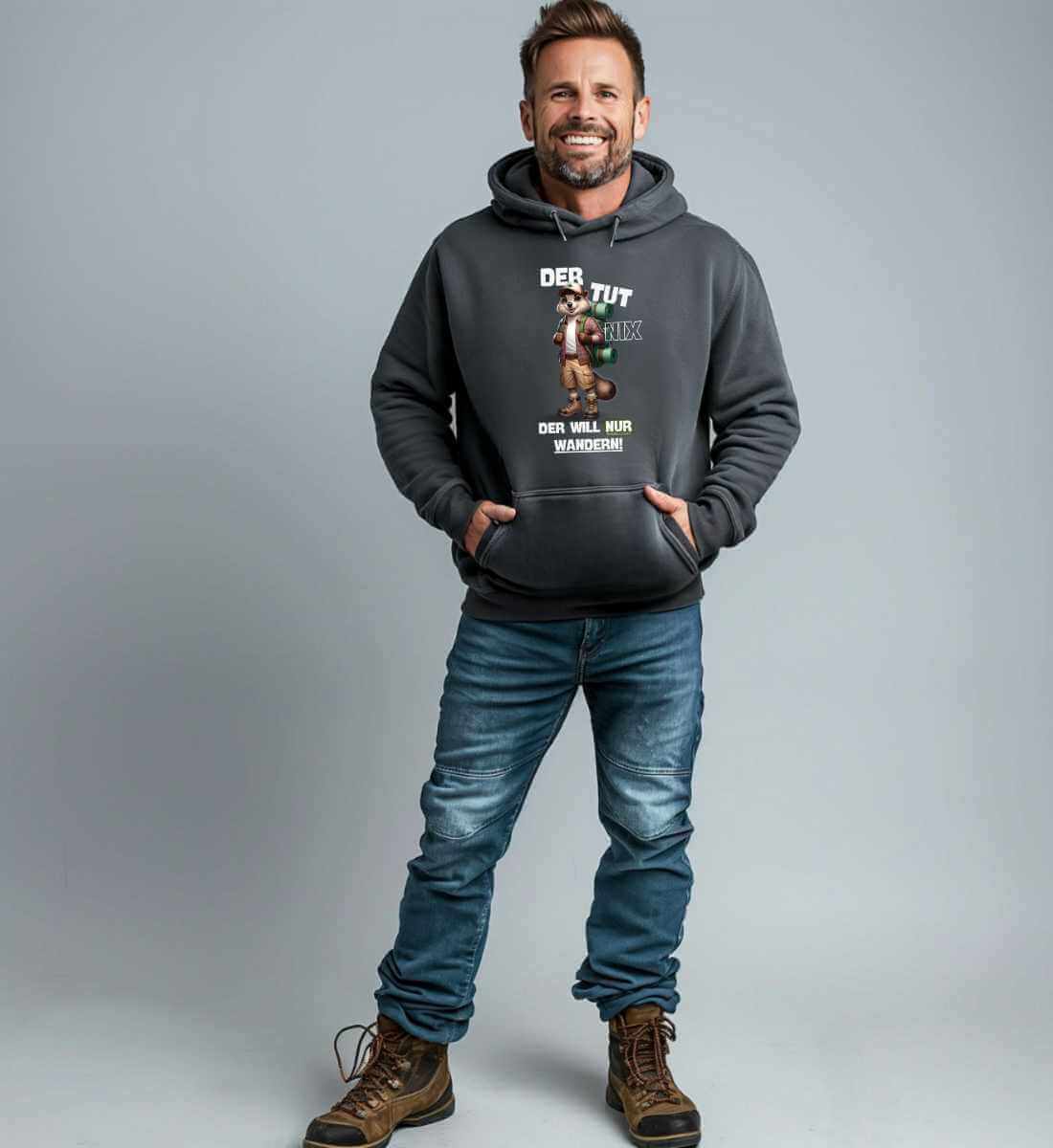 Der tut nix - Murmeltier | Unisex Organic Hoodie von Rad&Rucksack - am Model präsentiert