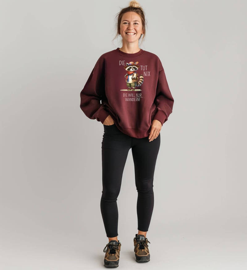 Die tut nix | Unisex Organic Pullover von Rad&Rucksack - am Model präsentiert