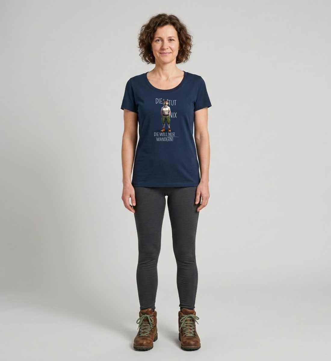 Die tut nix - Wolf | Damen Premium Organic T-Shirt (Fitted) in French Navy von Rad&Rucksack Model