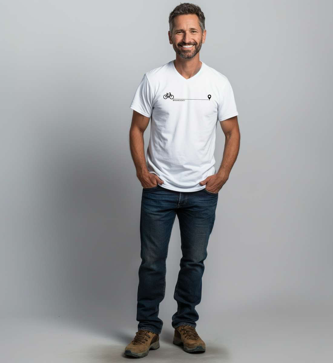 Geschenk Fahrrad V-Neck T-Shirt – Modelbild (100% Bio-Baumwolle) von Rad&Rucksack