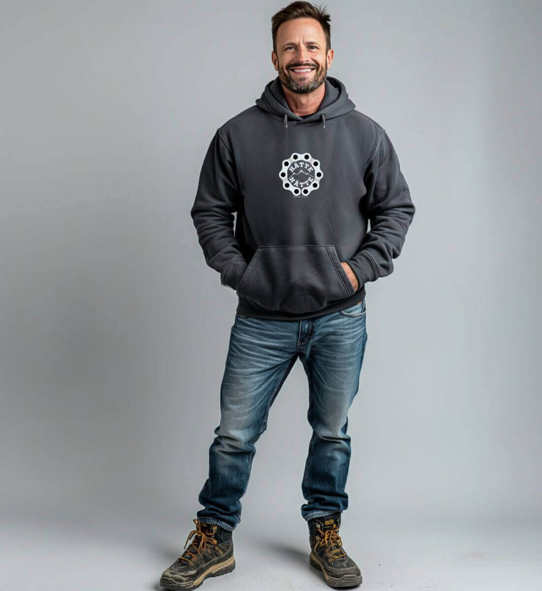 Hätte Hätte | Unisex Organic Hoodie von Rad&Rucksack - am Model präsentiert