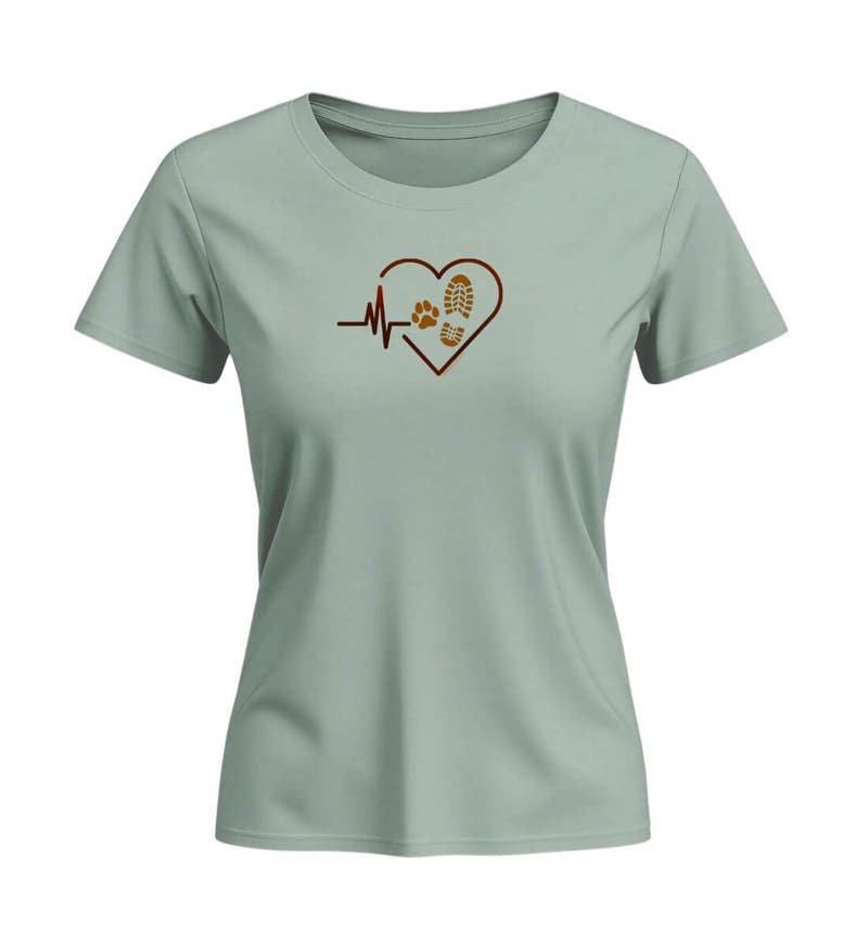 Herzschlag Hund Wandern | Damen Premium Organic T-Shirt (Fitted) in Aloe von Rad&Rucksack