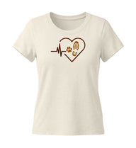 T-Shirt Wandern mit Hund Damen „Herzschlag Hund Wandern“ in Naturweiß (Natural Raw) – Produktbild von Rad&Rucksack