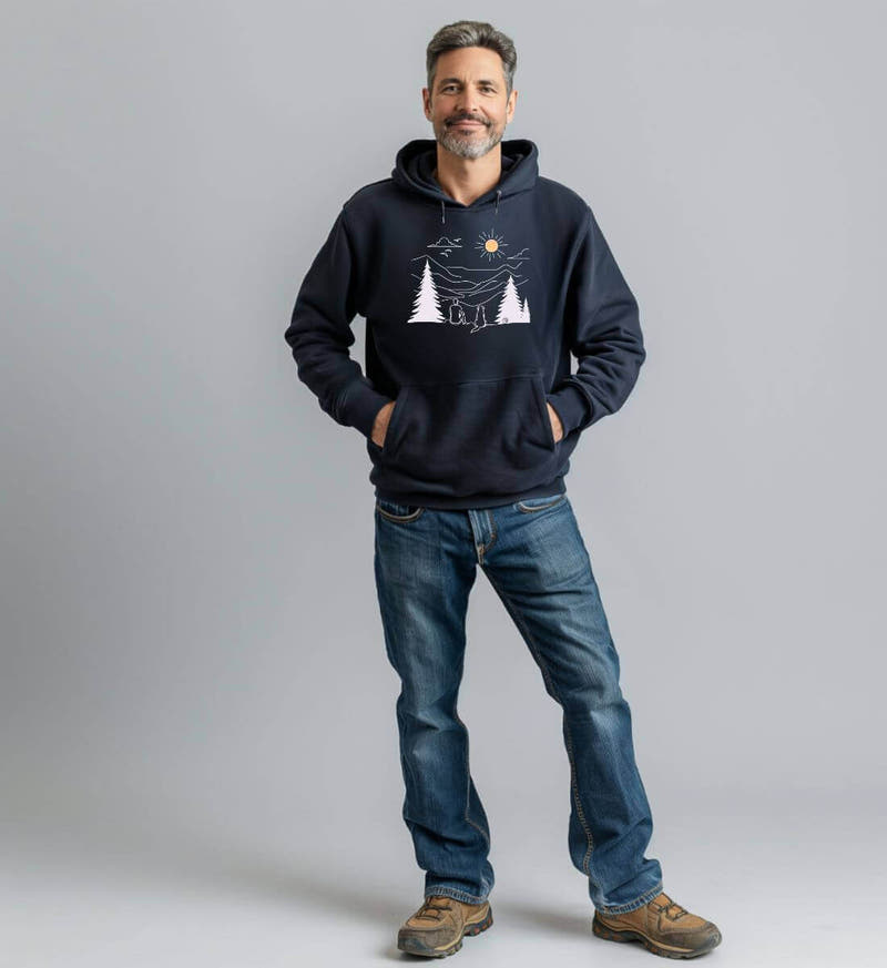 Hundepapa | Unisex Organic Hoodie von Rad&Rucksack - am Model präsentiert