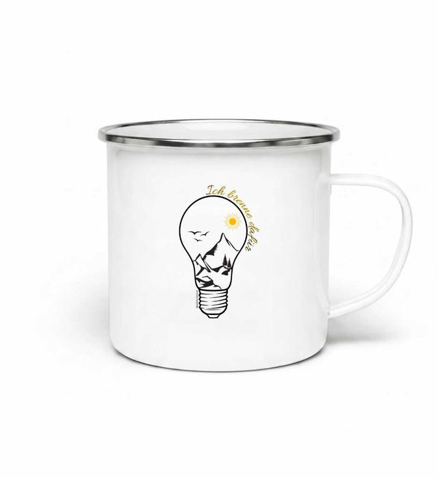 Ich Brenne Dafür Emaille Tasse – Lifestyle-Aufnahme (130 g ultraleicht) von Rad&Rucksack