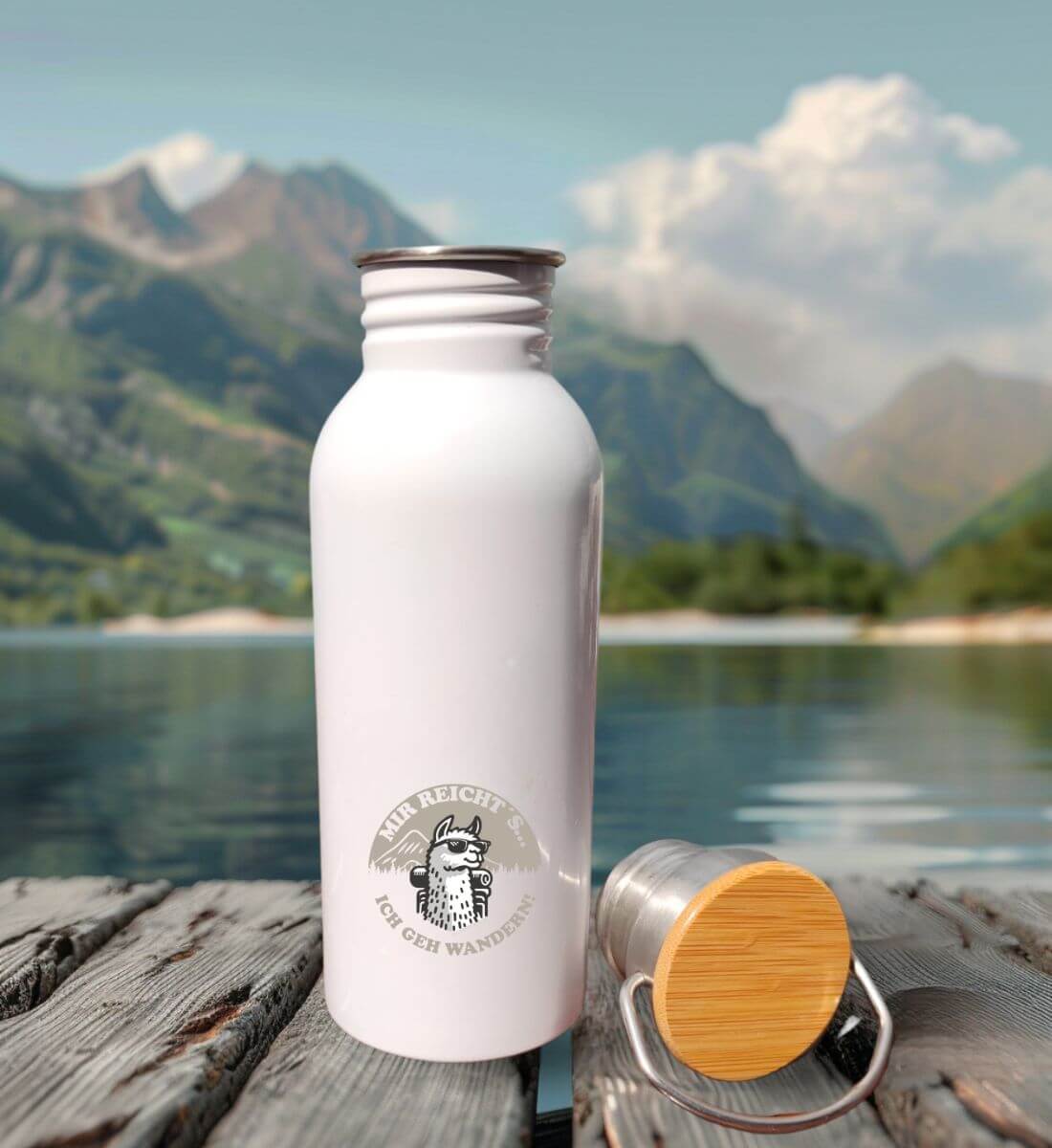 Ich geh wandern | Edelstahl Trinkflasche von Rad&Rucksack - am Model präsentiert