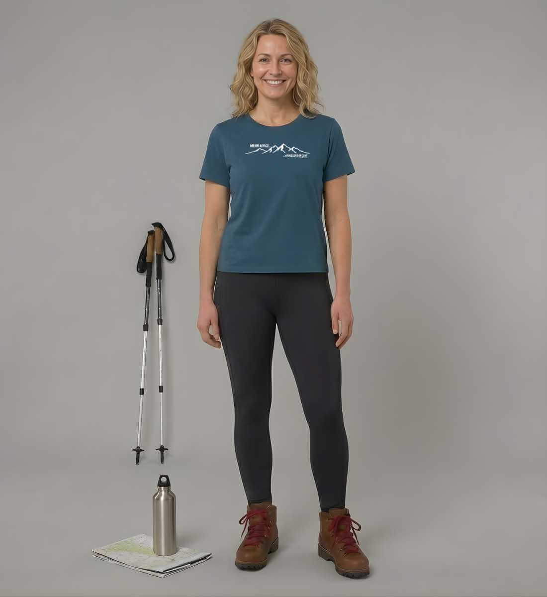 Mehr Berge | Damen Premium Organic T-Shirt von Rad&Rucksack - am Model präsentiert