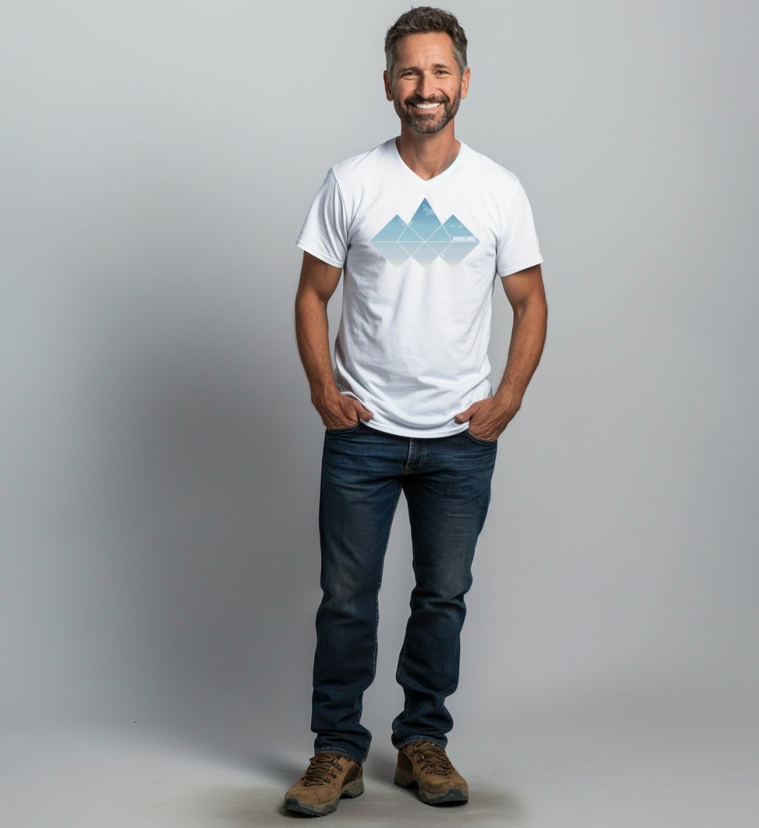 Mountain | Herren V-Neck Premium Organic T-Shirt von Rad&Rucksack - Detailansicht