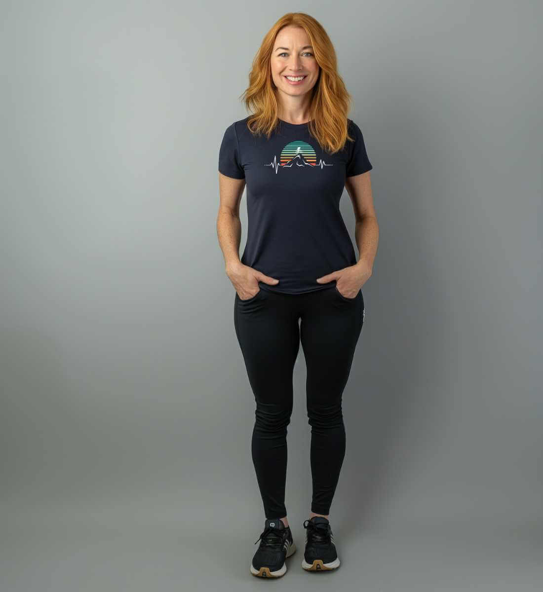 Mountainbike Herzschlag | Damen Premium Organic T-Shirt von Rad&Rucksack - am Model präsentiert