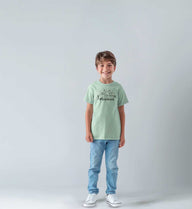 Move Mountains Kids | Kinder Premium Organic T-Shirt von Rad&Rucksack - am Model präsentiert
