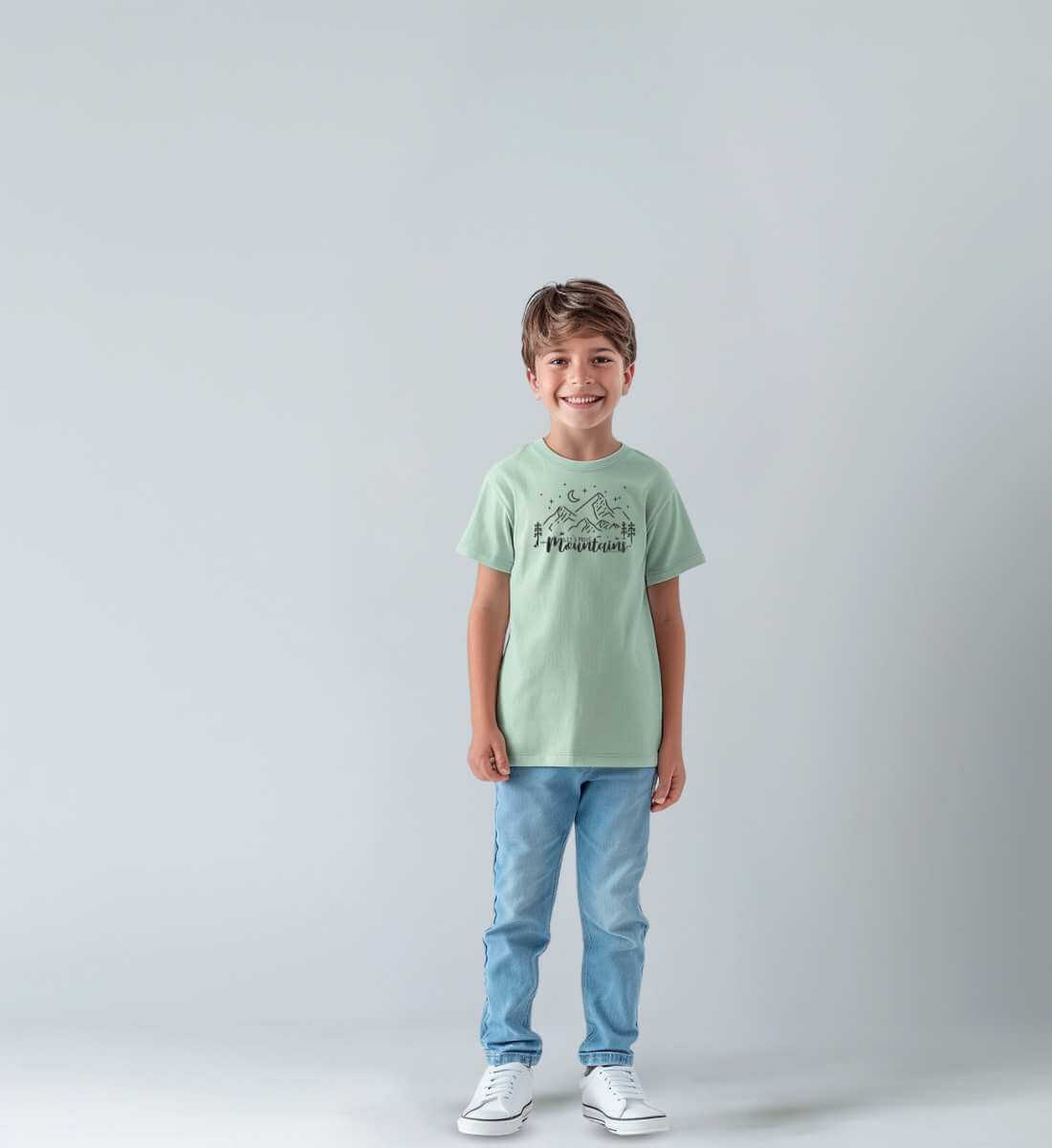 Move Mountains Kids | Kinder Premium Organic T-Shirt von Rad&Rucksack - am Model präsentiert
