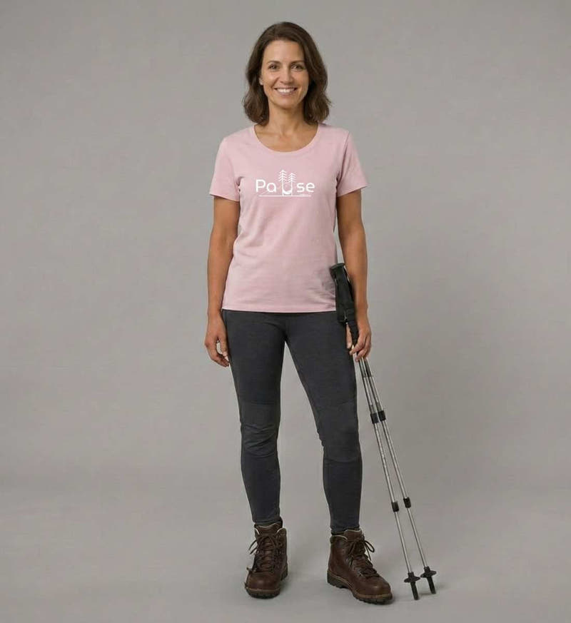 Natur Pause  | Damen Premium Organic T-Shirt (Fitted) von Rad&Rucksack - am Model präsentiert