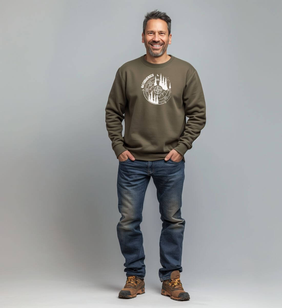 Naturmensch | Unisex Organic Pullover von Rad&Rucksack - am Model präsentiert