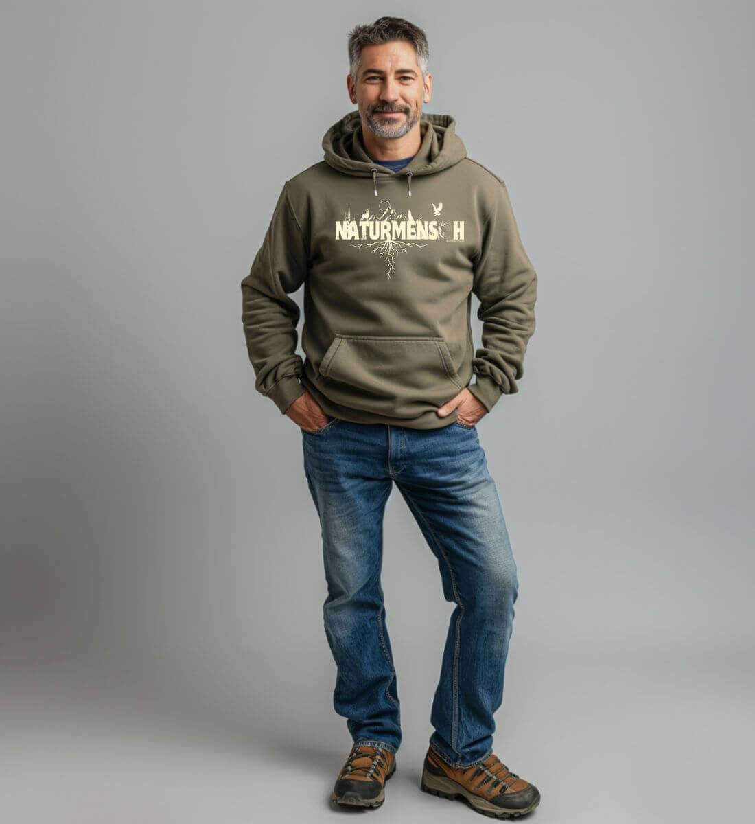 Naturmenschen | Unisex Organic Hoodie von Rad&Rucksack - am Model präsentiert