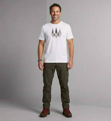 Nebelwald Bio T-Shirt Herren – Modelbild (100% Bio-Baumwolle) von Rad&Rucksack