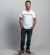 Selten-Radlos Bio V-Neck T-Shirt Herren – Modelbild (100% Bio-Baumwolle) von Rad&Rucksack