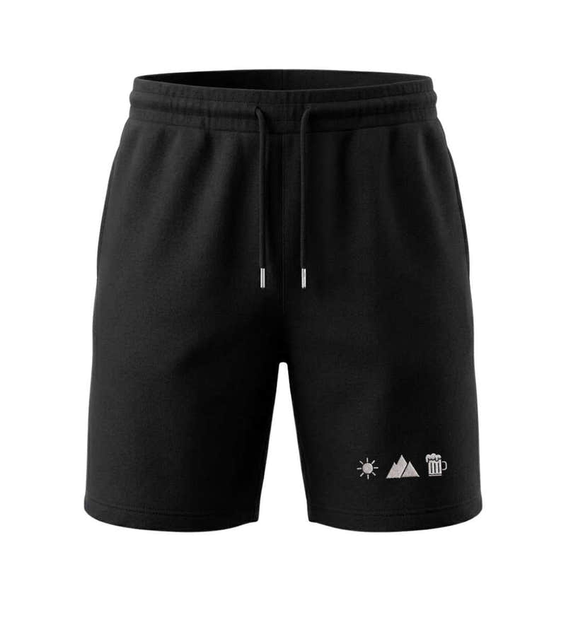 Sonne Berg Bier Shorts in Schwarz – Produktbild (Weiche Bio-Baumwolle mit Kordelzug) von Rad&Rucksack