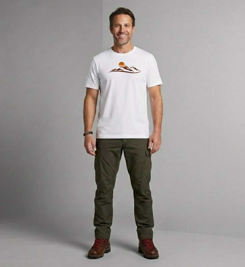 Sonnenuntergang Berg | Herren Premium Organic T-Shirt von Rad&Rucksack - am Model präsentiert