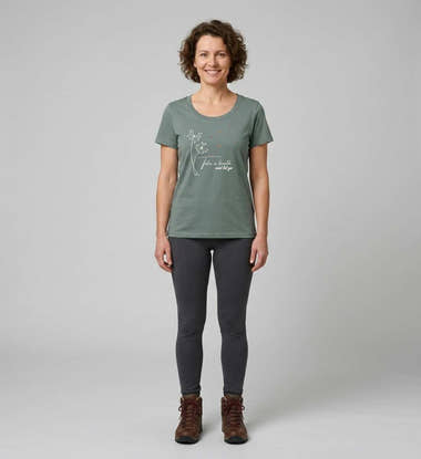 Take A Breath T-Shirt Damen – Modelbild (155 g/m² Bio-Baumwolle, tailliert) von Rad&Rucksack
