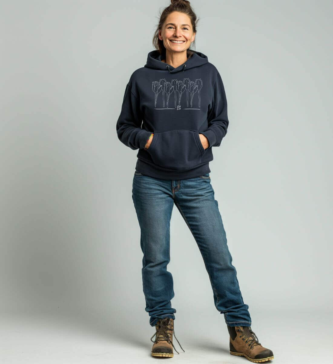 Tulpen | Unisex Organic Hoodie von Rad&Rucksack - weitere Modelansicht 2