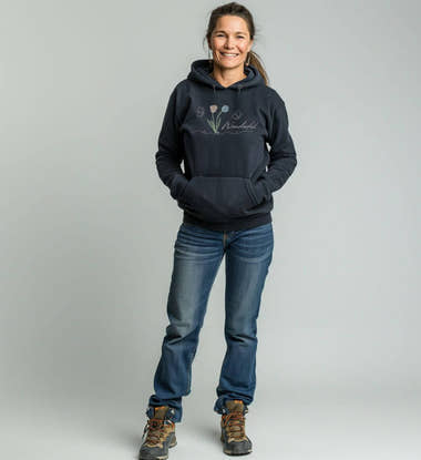 Outdoor Hoodie Tulpen Wanderful – Modelbild (350 g/m² Bio-Baumwolle) von Rad&Rucksack